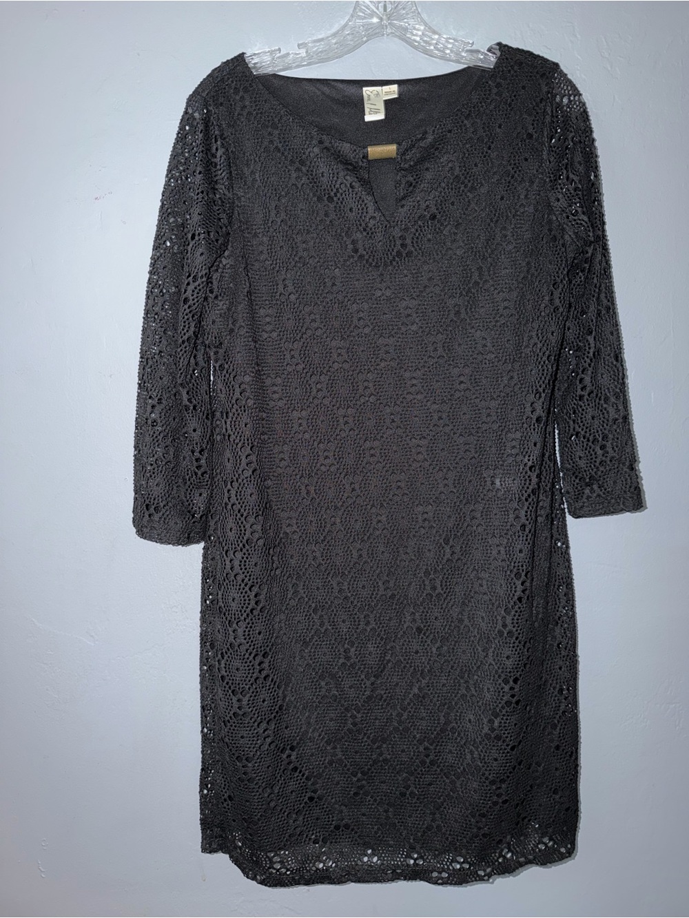 Lace Shift Dress with Scoop Neck- Black